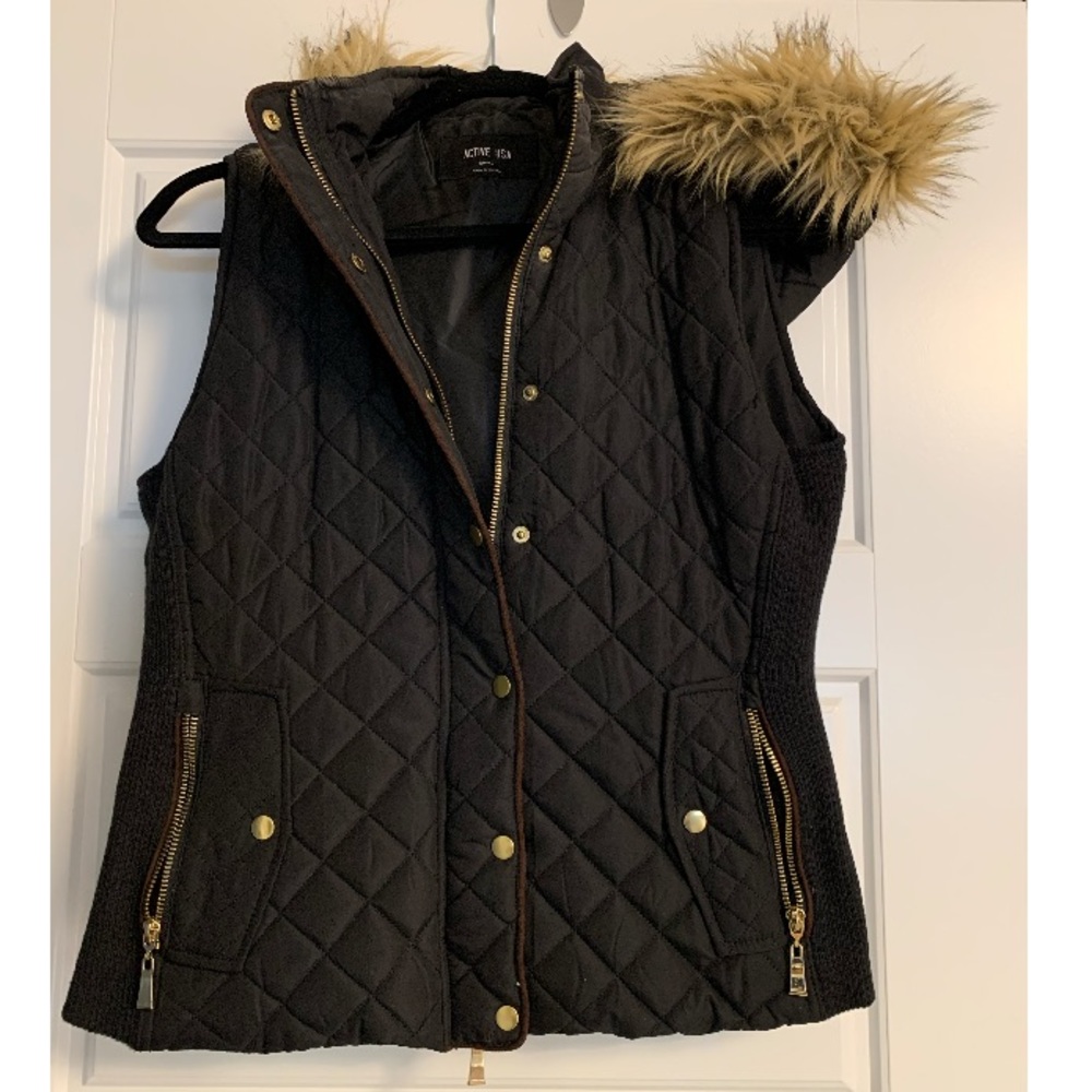 ACTIVE USA black quilted vest